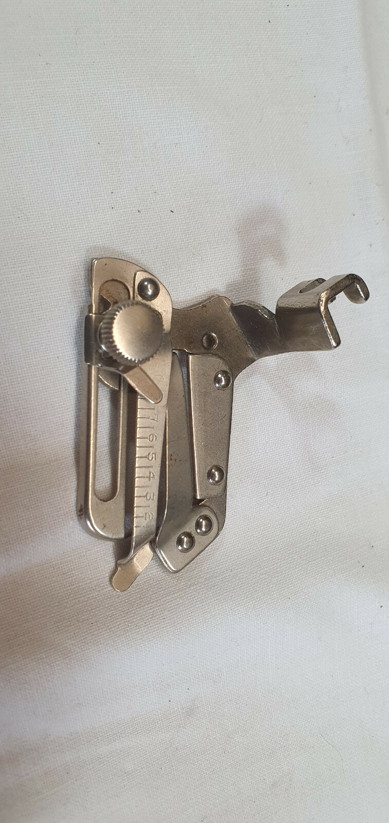 Vintage Singer Sewing Machine 66K Attachments: Simanco