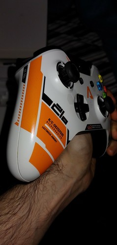 Microsoft Xbox One S Gears of War 4 Limited Edition Bundle 2TB Crimson Red