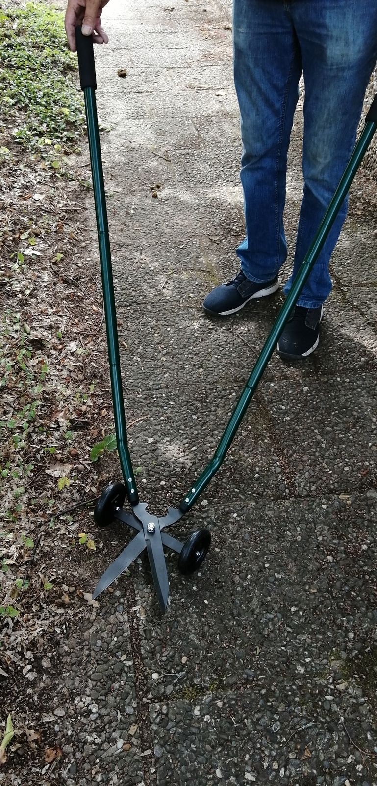 UBTS Switzerland Rasenschere mit 2 langen Griffen und 2 Rder Rasentrimmer NEU