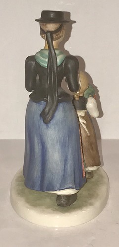 LOVELY VINTAGE HAHN GOEBEL 1958 MOTHER & DAUGHTER GOING TO WORSHIP #503 FIGURINE