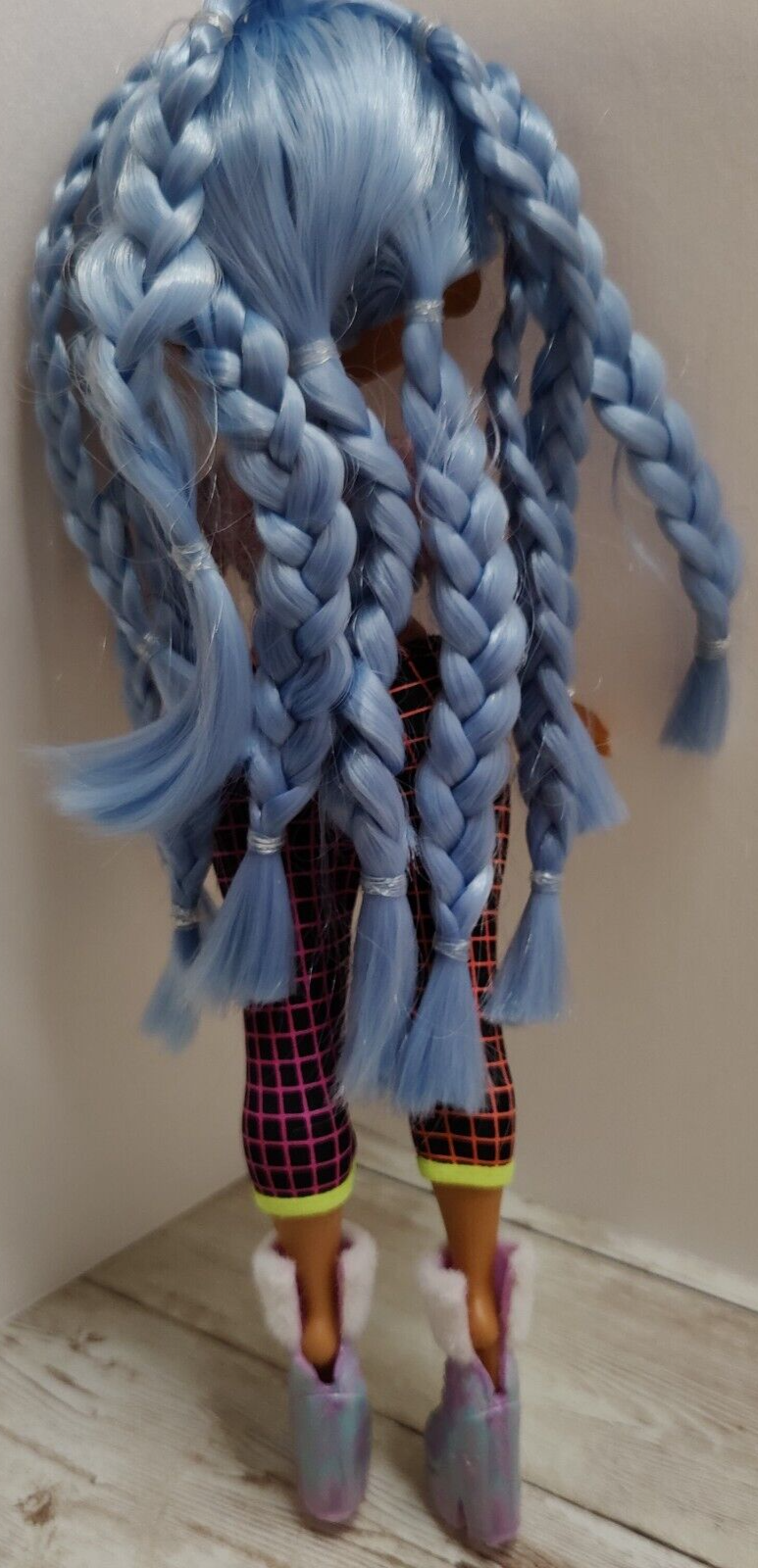 LOL Surprise OMG Winter Disco Snowlicious 10" Big Sister Doll Blue Hair & Outfit