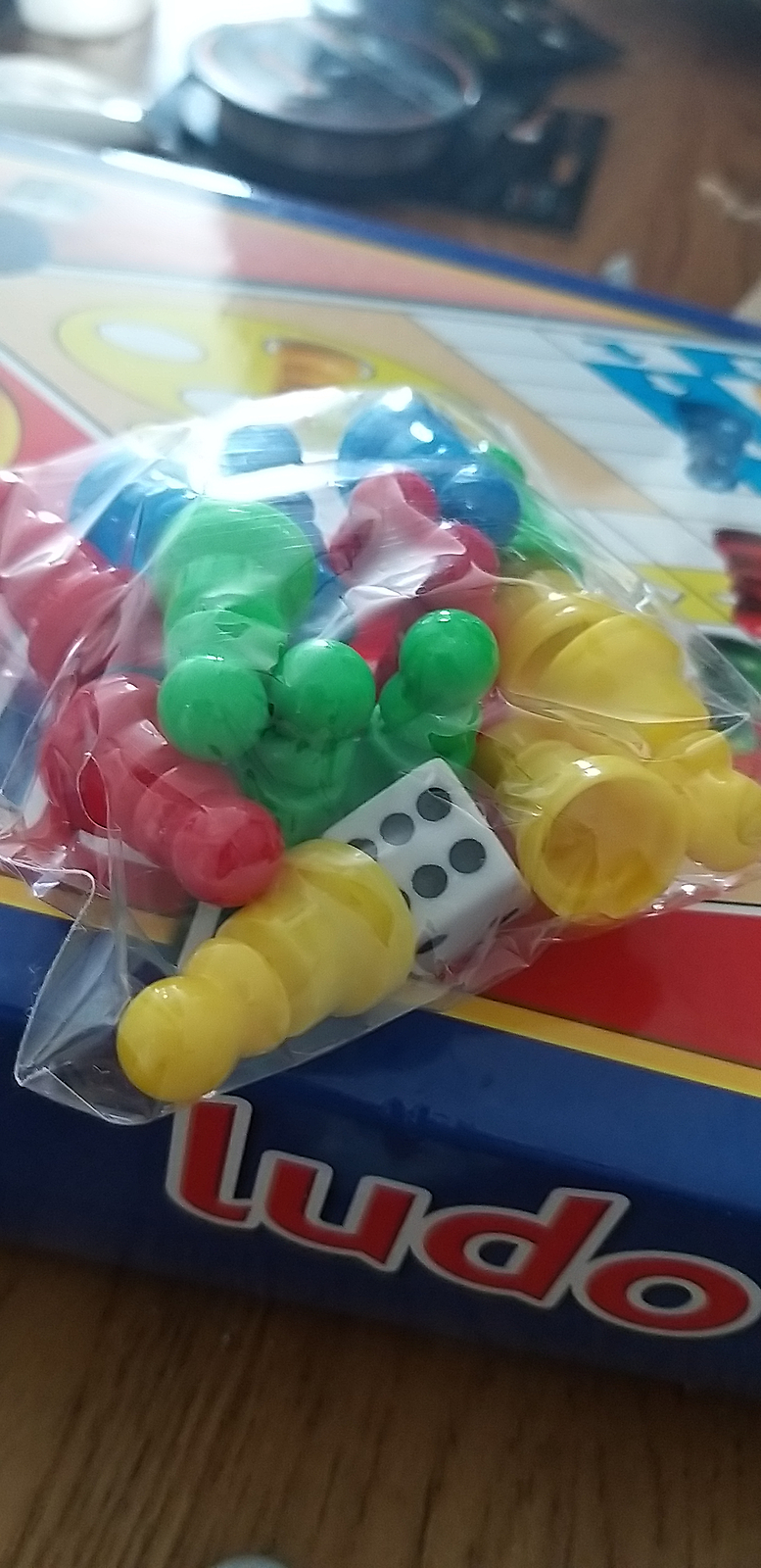 Jogo Ludo Tabuleiro Educativo Madeira MDF Clássico Sapinhos Para Família E  Amigos Divertido Didático Presente Criança Clássico Brinquedo Maninho