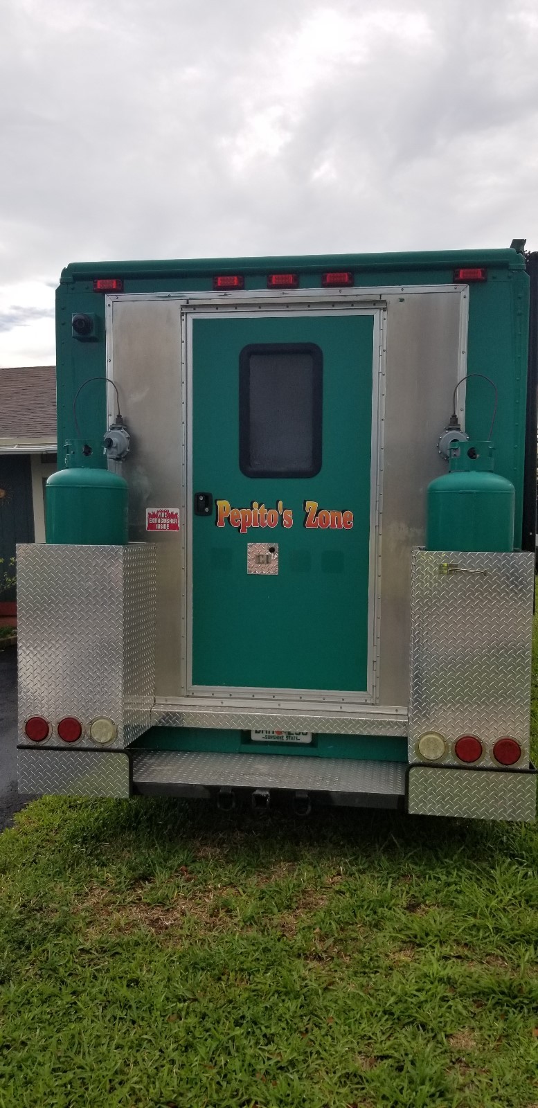 Food truck 16 feet inside / All Aluminum and Stainless Steel / Music equipments