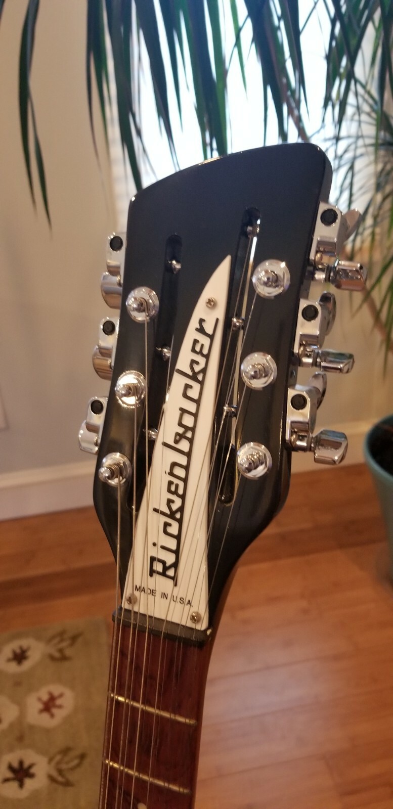 RICKENBACKER JETGLO 330/12 2005  12 STRING WITH HARDSHELL CASE / NEAR MINT