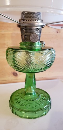 ALADDIN WASHINGTON DRAPE MODEL B GREEN CRYSTAL OIL LAMP WITH SHADE