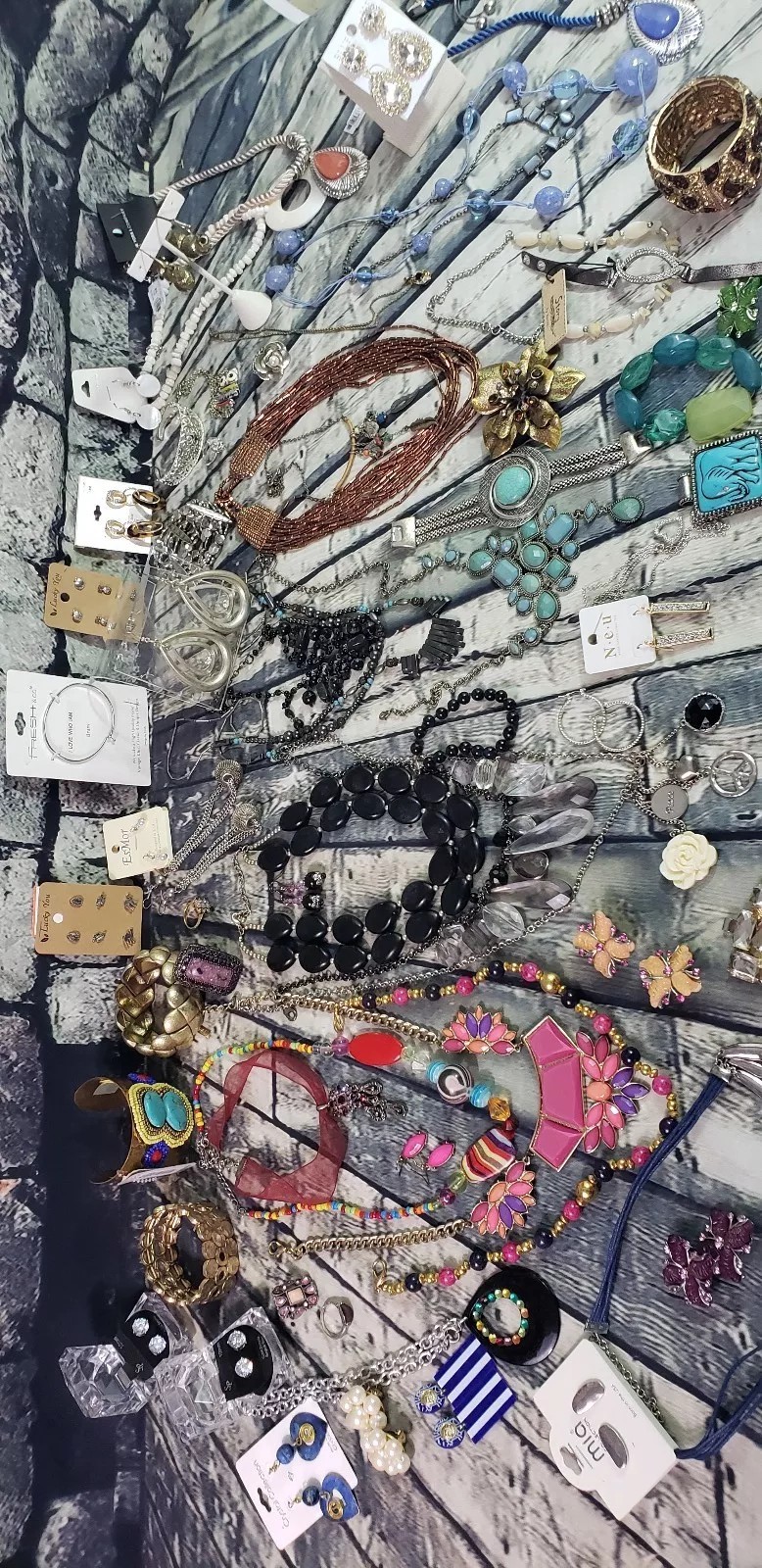 60 PC Mixed Lot Fashion Jewelry Earring Necklace Bracelet Pendant NBC-11