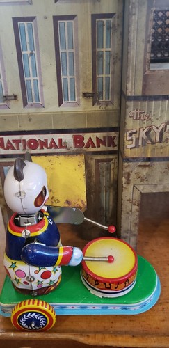 ~ Tin Litho Wind Up PANDA Drummer  304 MS565