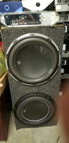 2 JL Audio 12 W6 car subwofesr with box