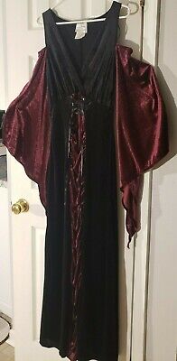 Velvet Vampire Vixen/Elvira Halloween Dress-Costume/Woman's Large