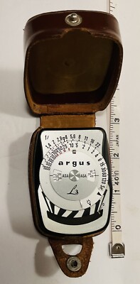 VINTAGE ARGUS MODEL L3 LIGHT METER WITH CASE - MADE IN WEST GERMANY 