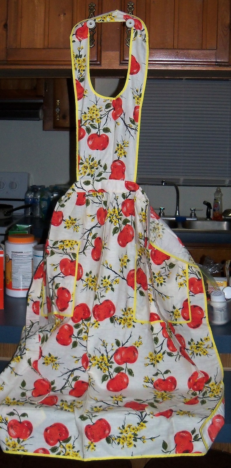 Mid century Estate VINTAGE full length APRON retro APPLES & blossoms print fruit