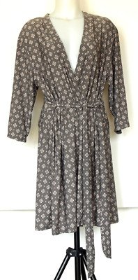 Rene Rofe Gray & Cream Floral Medallion Print 3/4 Sleeve Knee-Length Wrap Robe L