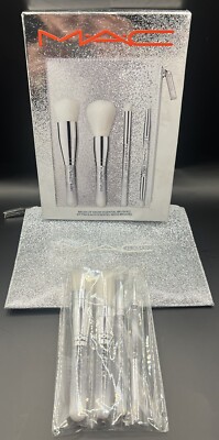 MAC Cosmetics brush of snow essential brush kit-4 PC + Pouch Brand New in Box
