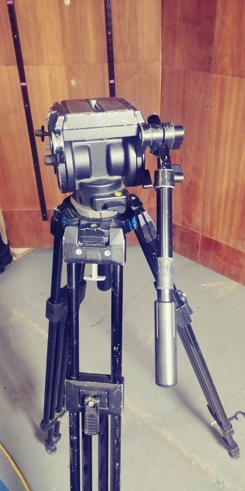 BOGEN MANFROTTO 3192 TRIPOD w/ 3066 CINE/VIDEO QUICK RELEASE PLATE