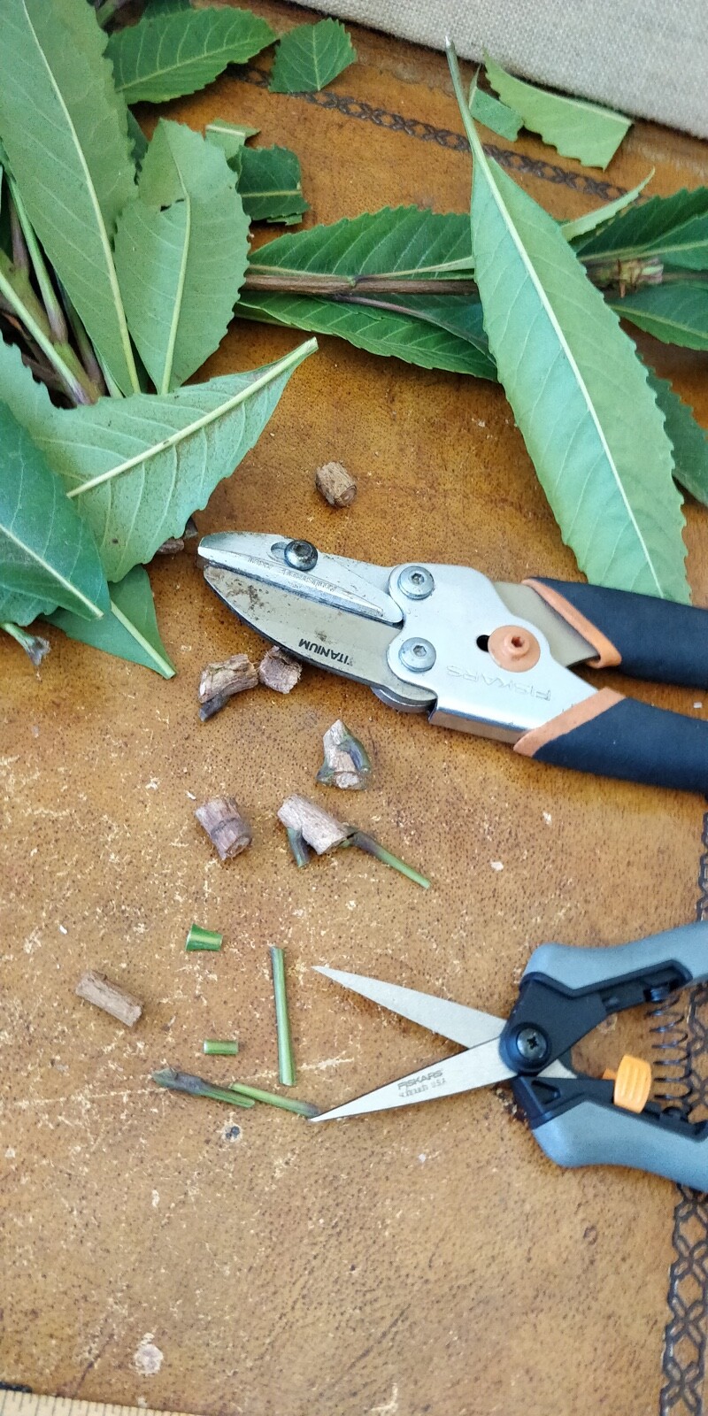 2 Fiskars - Garden Tools -pruning shears pruner Hedge clipper - Refurbished
