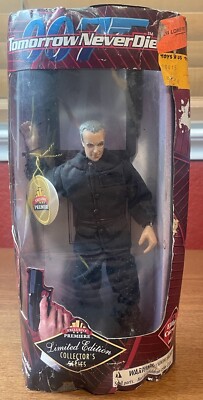 Tomorrow Never Dies ELLIOT CARVER Exclusive Premiere Figure Jonathan Pryce NIB