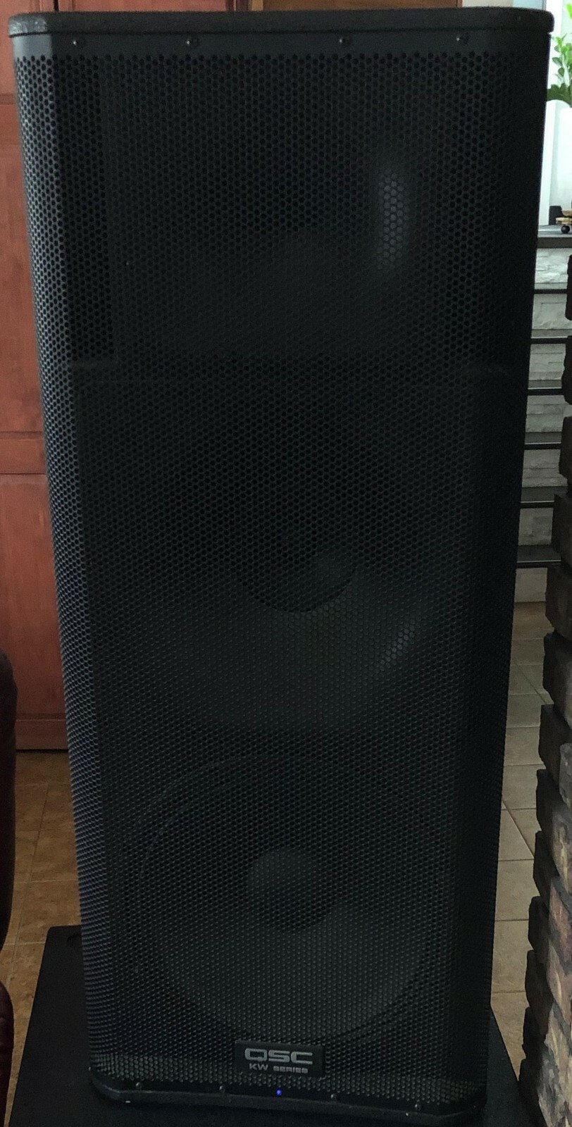 BUNDLE Pioneer DJM-900 NEXUS Professional DJ Mixer with QSC KW 153 Speakers