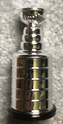 STANLEY CUP TROPHY VINTAGE STARTING LINEUP  NEW MINT  3 '' X 1 1/2 ''
