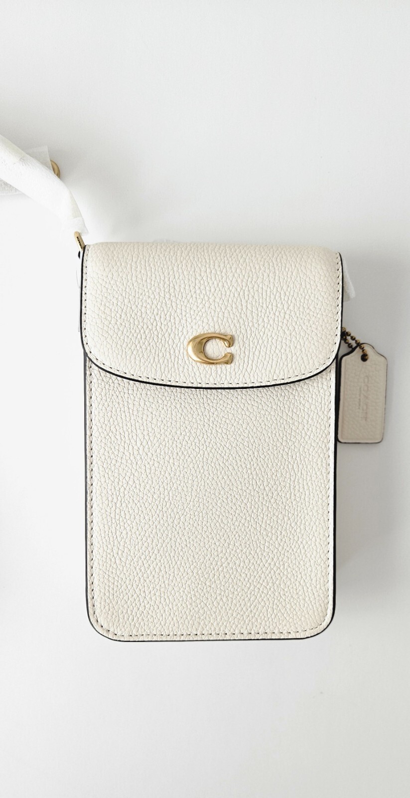 ショルダーにもポーチにも COACH CARRIER PHONE CROSSBODY Coach Carrier Phone Crossbody In Colorblock With Coach Patch
