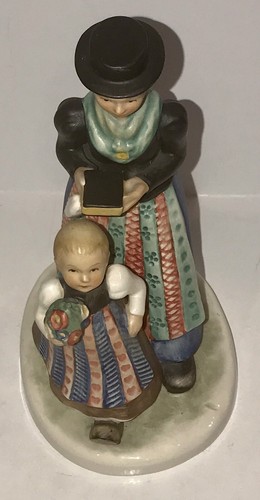 LOVELY VINTAGE HAHN GOEBEL 1958 MOTHER & DAUGHTER GOING TO WORSHIP #503 FIGURINE