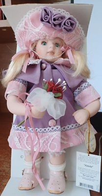POUP E GEPPEDDO PETITE FEMME Alexis PORCELAINE vintage robe violette avec chapea