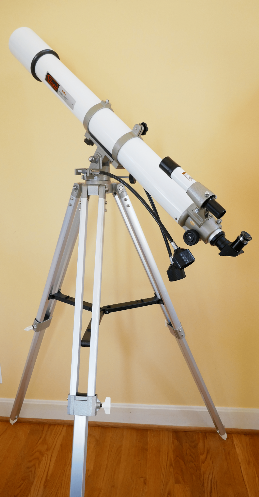 Vixen Custom 90M Refractor + Alt/Az Mount & Tripod — 100