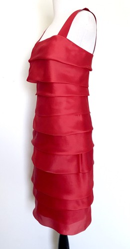 Pre-owned Carolina Herrera Red Silk Formal Dress. Retails $1000 Price $398 Size 2