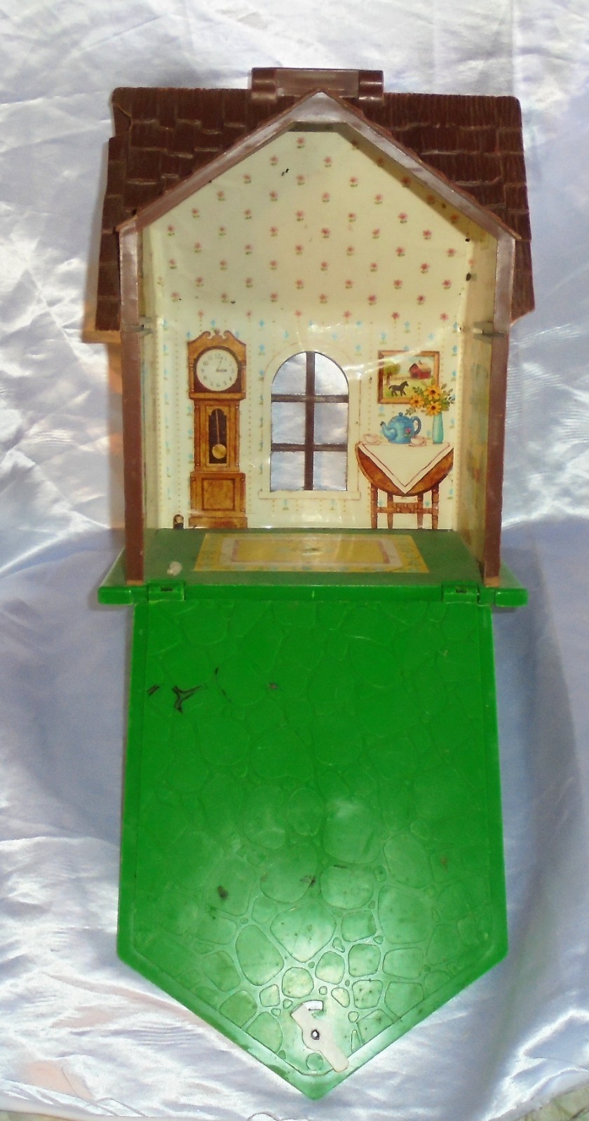 HOLLY HOBBIE PLAYHOUSE - 1976 American Greetings Vintage Toy Dollhouse