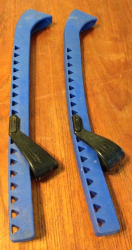 Ice Hockey Skate Blade Guards Plastic BLADE GARDS Walk & Protect Blue Arrow Bran