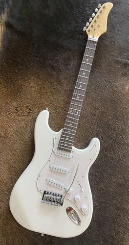 OlympicWhite Stratocaster レリック ギター OlympicWhite Stratocaster レリック ギター