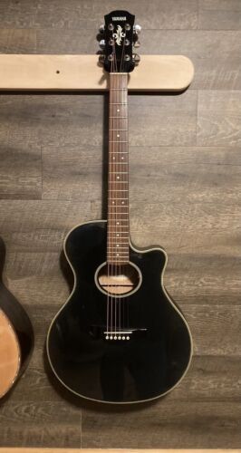 Yamaha APX-4 Electric Acoustic Guitar 6 String Right-Hand w/ Case