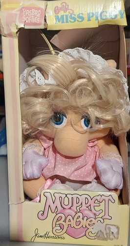 ぬいぐるみ Muppet Treasure  Miss Piggy 1995 MISS PIGGY as BENJAMINA GUNN, Toy Biz, Muppet Treasure