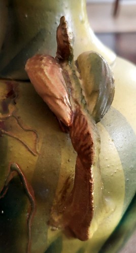 CA 1850 STAFFORDSHIRE HAND PAINTED VASE WITH PHEASANT HANDLES & DAFFODILS