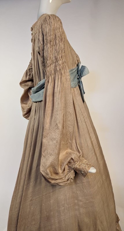 EDWARDIAN ARTS + CRAFTS / ART NOUVEAU SHANTUNG DRESS W RUCHING + HAND EMBROIDERY