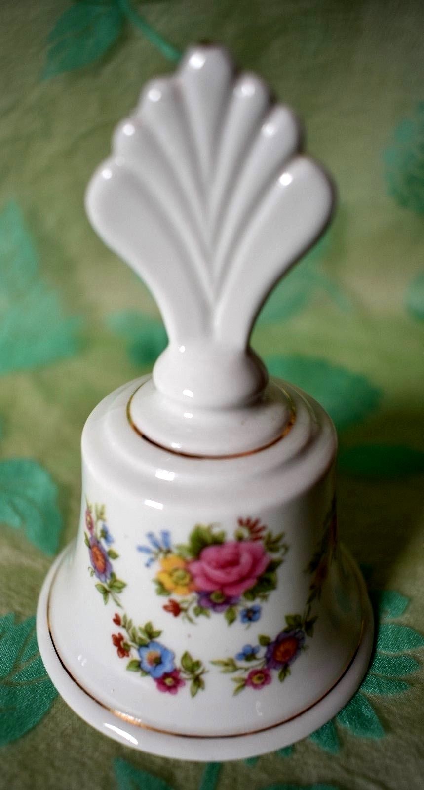 Lysander BELL Fine bone China multi color Flowers Made in England 4 inches tall
