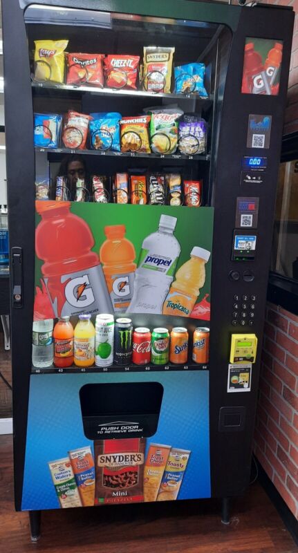 Futura II Combo Vending Machine