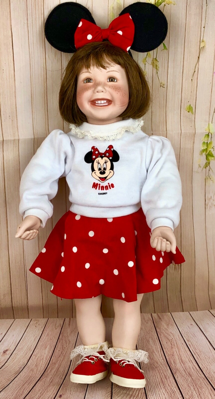 Ashton Drake 1997 Titus Towescu Disney Girl Mouseketeer Porcelain Doll