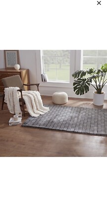 New UGG Iceberg Decorative Rug-Charcoal-Authentic (sealed in plastic)