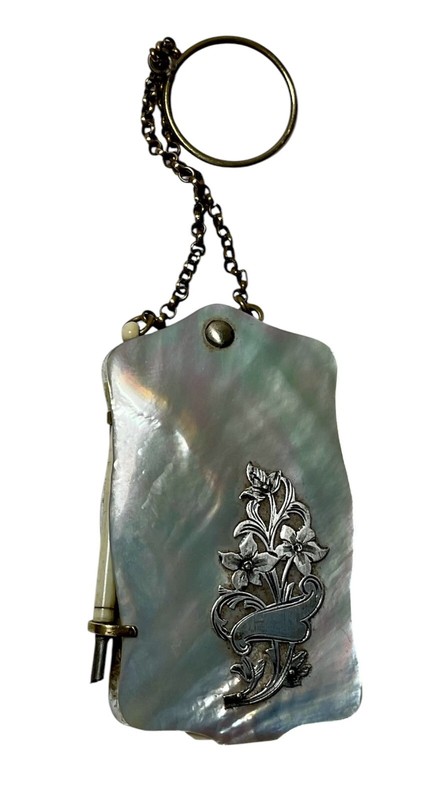 Ancien Carnet De Bal En Nacre, Motif De Fleurs Argent Xixe - Crayon