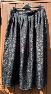 Vintage Evans "Set And Match"  Polyester Patterned Black Skirt.  Size - 22