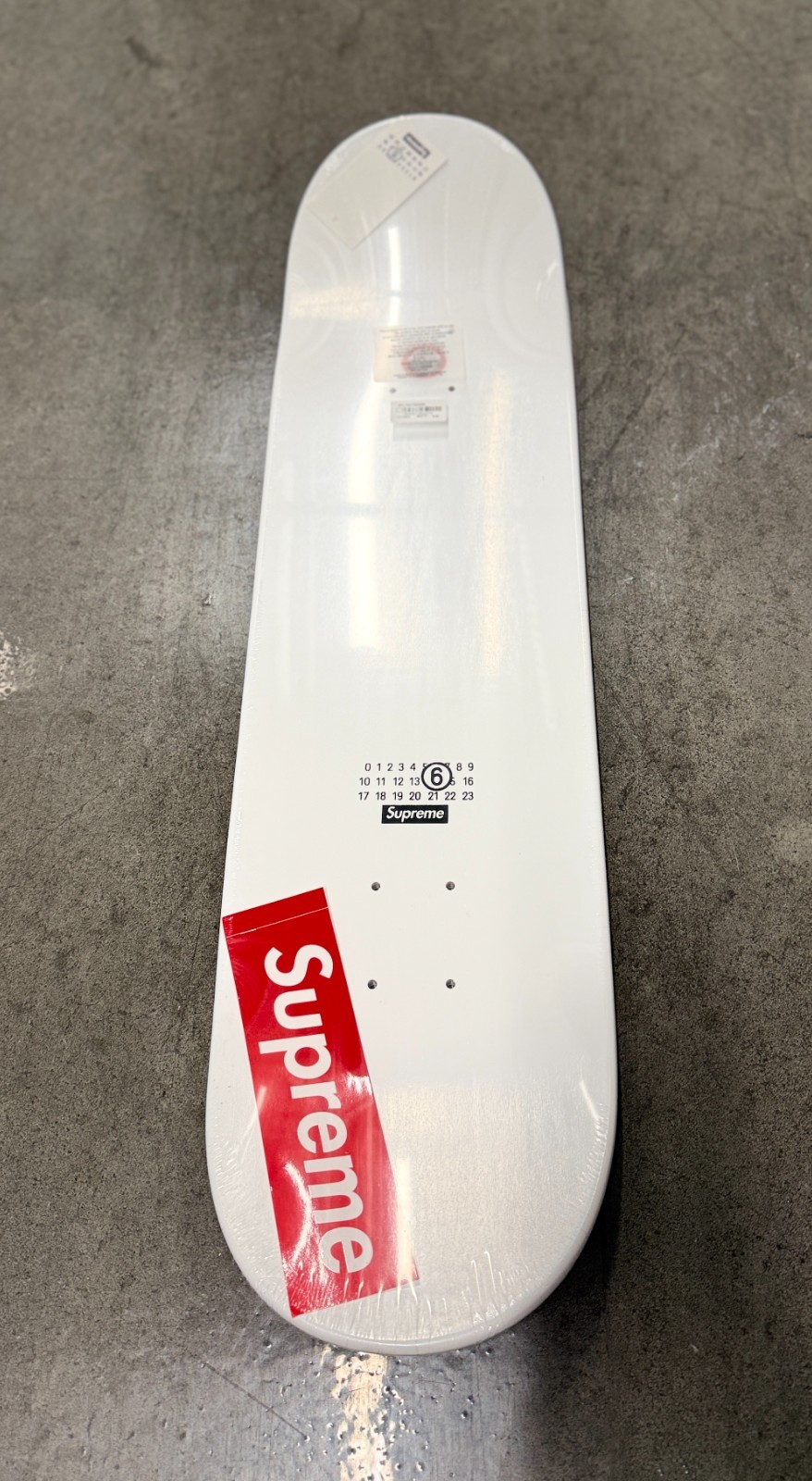 スケートボード Supreme MM6 Maison Margiela Skateboard Supreme SS24 MM6 Maison Margiela Skateboard Skatedeck White