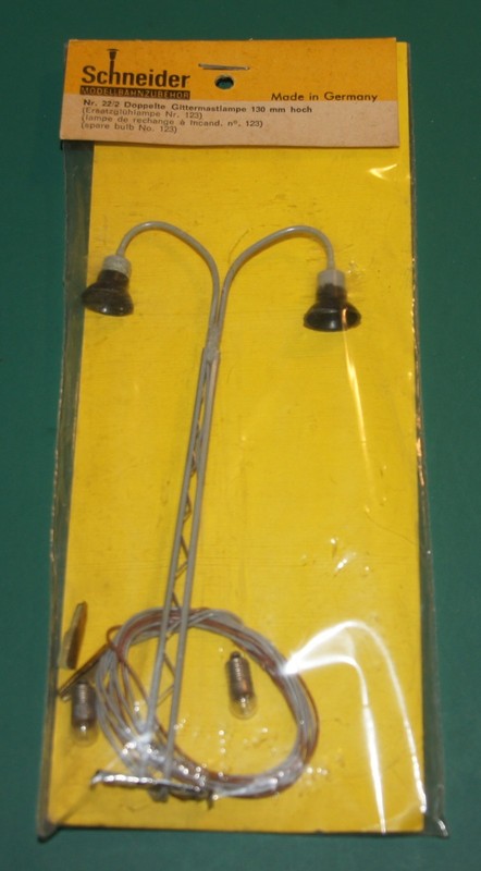 Schneider 22.2 - Doppelte Gittermastleuchte  , H0