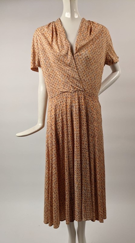 VINTAGE 1940'S SLIPPERY PRINT JERSEY DRESS W CROSS OVER FRONT DETAIL | eBay