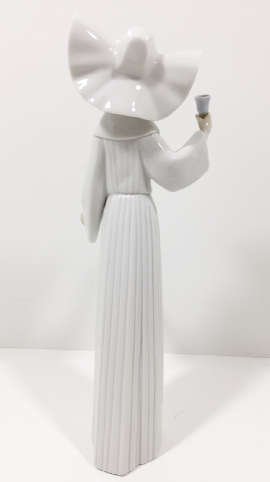 Lladro White Nun “Call To Prayer” #5551 RARE
