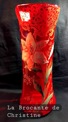 LEGRAS François Vase de forme Diabolo Rouge Grenadine émaillé de Lys Feuillage28