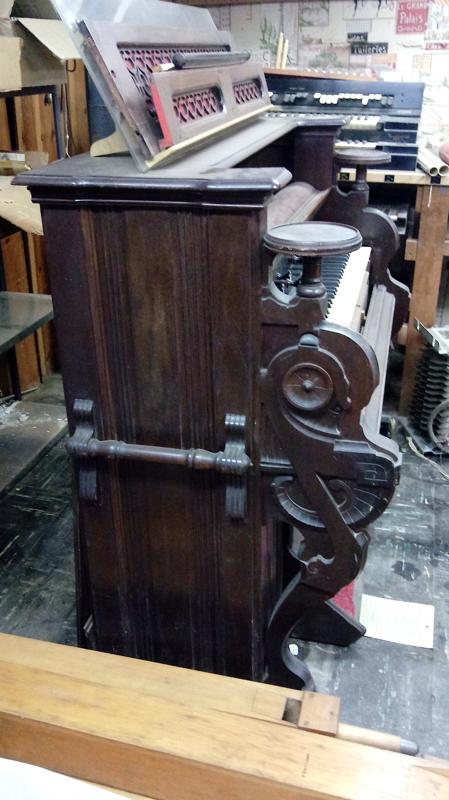 Estey & Co antique parlour pump organ