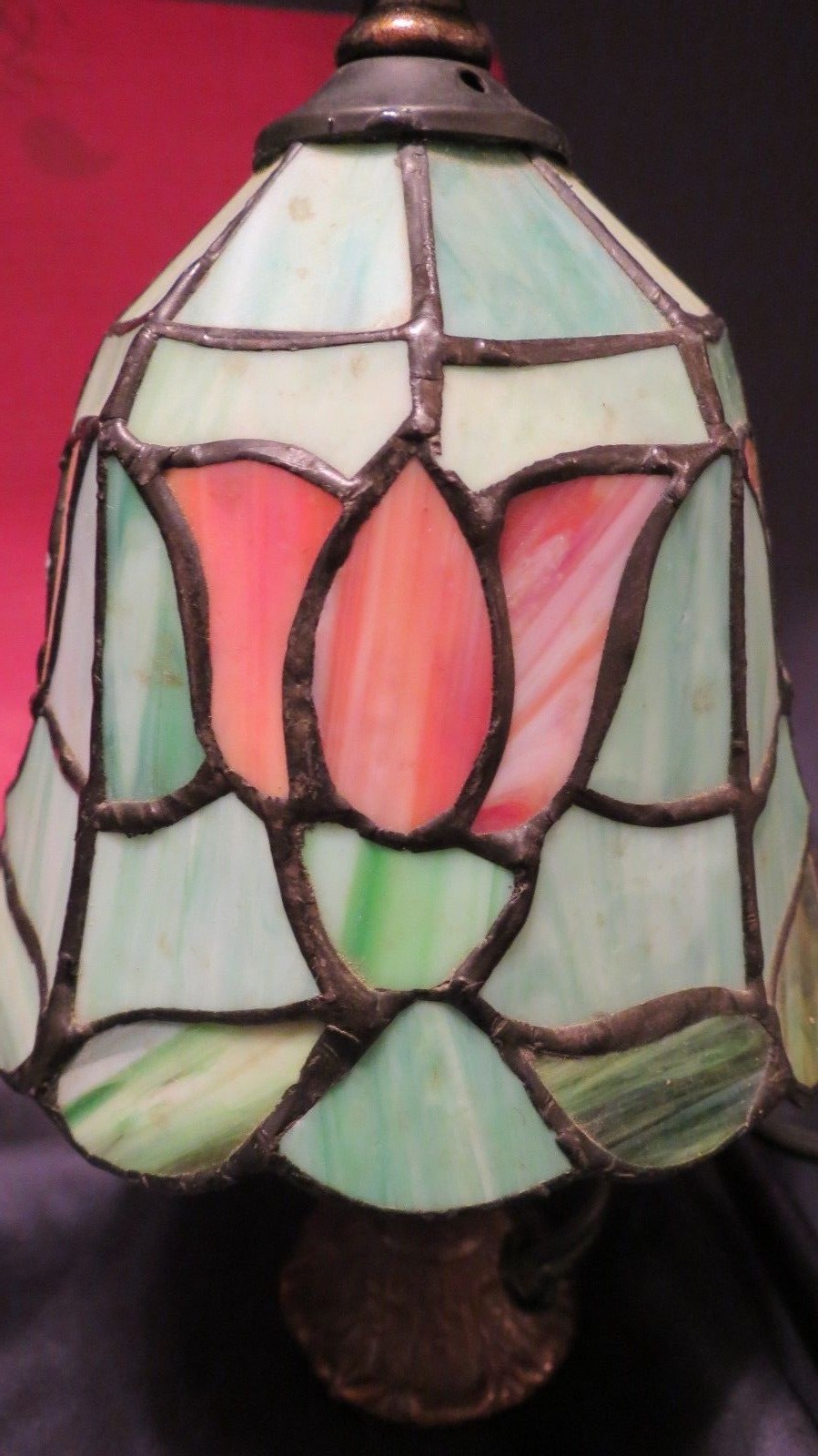 TIFFANY STYLE ~ STAINED GLASS ACCENT LAMP ~ SMALL BEDSIDE NIGHTLIGHT ~ 7 watt