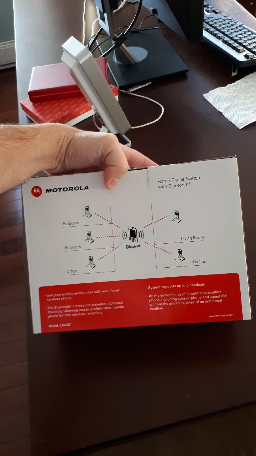Motorola L703BT DECT 6.0 mobile landline Bluetooth Linking and 3 Handsets