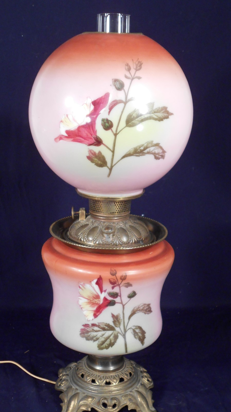 ANTIQUE VICTORIAN GWTW OIL LAMP-HAND PAINTED RED ROSES BASE AND SHADE