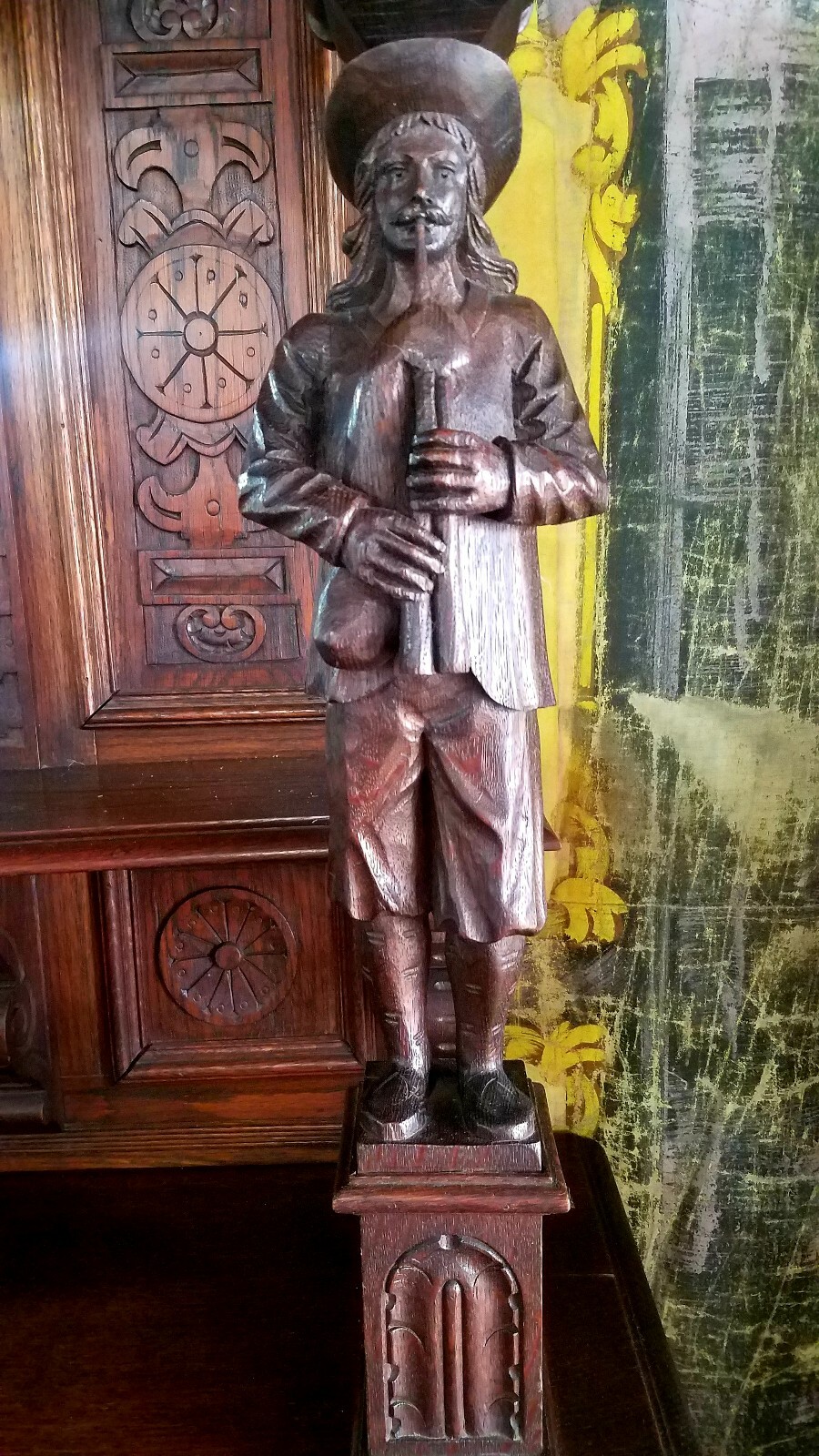 VICTORIAN QUARTERSAWN OAK FIGURAL SIDEBOARD LIONS MEN PLAYING INSTRUMENTS